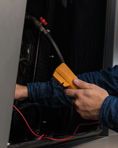 Mantenimiento y Reparación  de Equipos Eléctricos